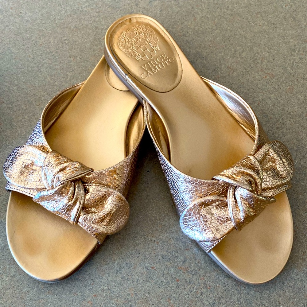 Vince Camuto super cute blingy slides. Size 7M.